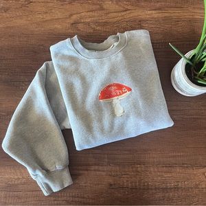 Aritzia TNA cozy fleece, crew neck mushroom sweat fleece. Heather grey